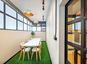 Siam Subway Hostel and Café