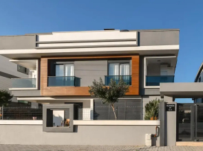 Duplex w Balcony Terrace 5 min to Beach