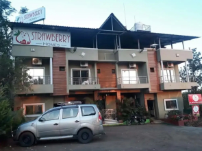 OYO 10236 Strawberry Homes