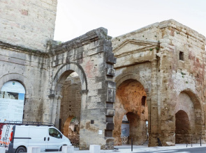 Spacious Castle in Jonquieres with Swimming Pool