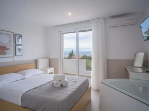 NG Villas Polichrono