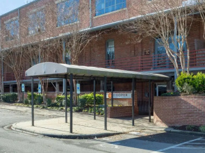 Trifecta Historic Brick 2BR Getaway Superhost