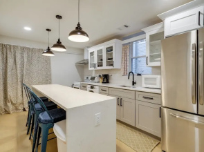 Walk to Metro & Dtwn Silver Spring! Sleek Apt