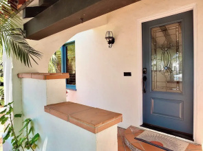 Belmont Shore Coastal Cottage - Cozy Home for 6 - 2 Blocks to Beach