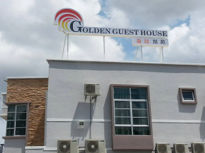 Super OYO 89930 Golden Guest House