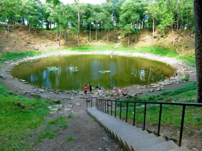 Cozy Summer House with Free Parking near City Center & Beach