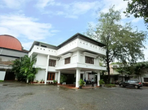 Central Hotel by OYO Rooms