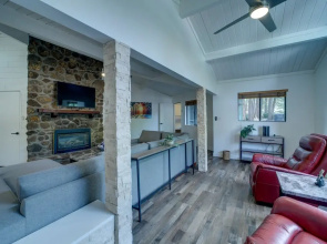 Hike, Golf & Fish: Cozy Retreat in Munds Park!