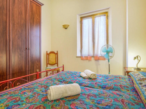 Beautiful Home in Cinigiano With 2 Bedrooms