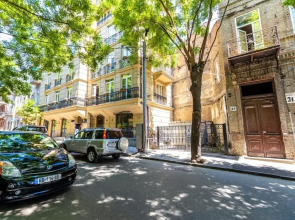 2 Bedroom Apartment Behind Opera House