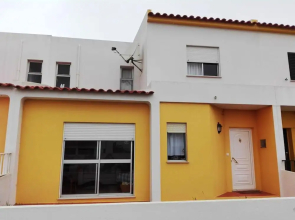 House With 3 Bedrooms in Atouguia da Baleia, With Wifi - 400 m From the Beach