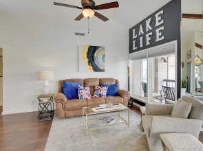 Million-dollar Views: Condo on Lake Hamilton!