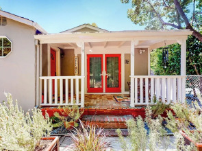 Dog-friendly 2BR w/ Porch, Close to Everything