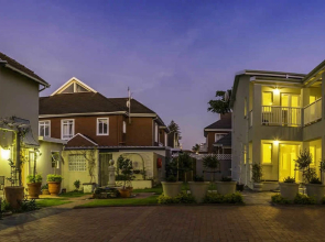 Bright on 5th Guest House