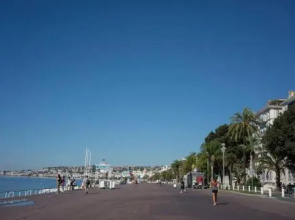 Nice air-conditioned studio -200m from the beach