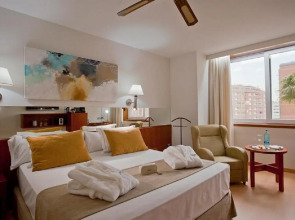 Отель Ilunion Les Corts Spa