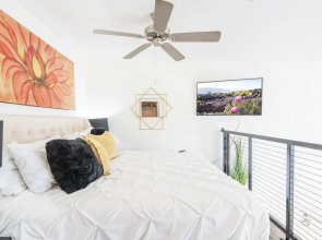 King Bed - Top Floor 2sty Loft - Parking 4058