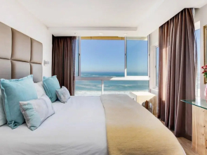 Clifton Apartment w Direct Beach Access Marella