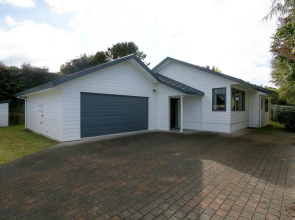 Laid Back on Lakewood - Taupo Holiday Home