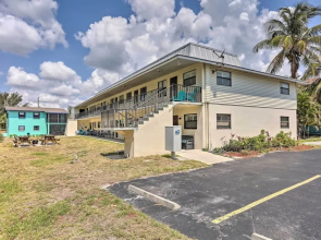 Idyllic Fort Pierce Retreat - Walk to Beach!