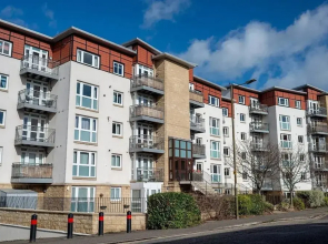 Modern Bright Apartment Near Centre