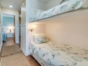 Sandy Oceanfront 2nd FL 1BR W/pool at The Riggings