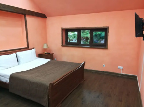 Art Garden Hostel and Tours