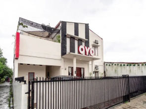 OYO 2076 Oxy Art Boarding House
