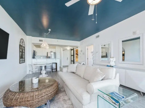 The Palms of Destin Resort by Panhandle Getaways