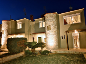 Eleon Maisonettes (right) - Nea Moudania Halki...