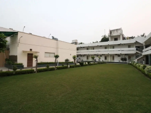 Capital O 1796 Grand Hotel