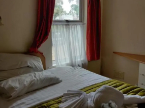 Inglewood Palm Hotel