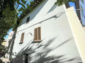 Spoleto Detached Villa Centrally Located - car Unnecessary - Wifi - Sleeps 10