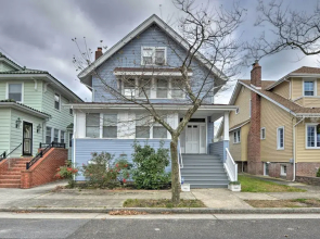 Beautifully Renovated Beach House w/ Fenced Patio!