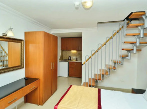 Tropic Beach Club Side