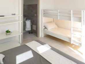 Resort Leonardo - Pool and Restaurant