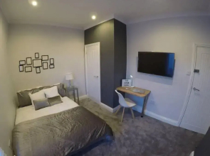 Essex House 3 Double Rooms Workstays UK