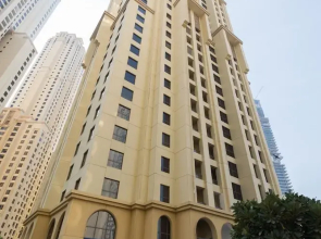 Spacious 1BR 5 minutes to beach