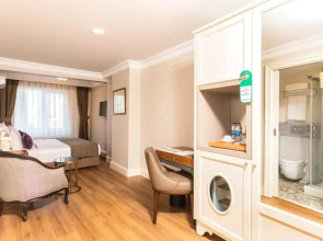 Meroddi La Porta Hotel