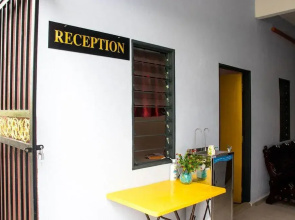 OYO 90206 Parkland Residence Condominium