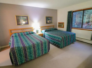 Cedarbrook Hotel Room w/2 Doubles 116