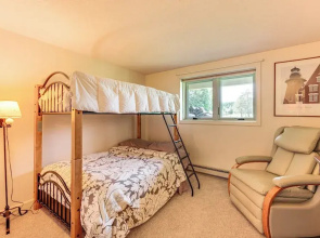 Beautiful Wentworth Golf Club Condo: Balcony & A/C