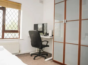 Room in Guest Room - Bright Room in Coventry