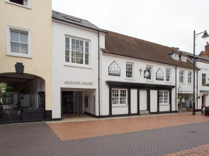 Anchor Court, Central Superior Studio Apartments