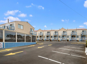 Amos House Motel