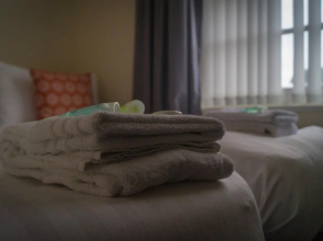 The Racecourse Gathering – 5 Bed - Sleeps 12 – City Centre & Within Walls