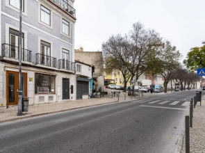 Chic 2-Bed Near Santos & Alcântara Perfect For Families & Couples
