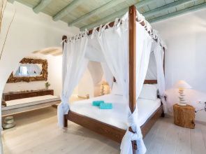 Karkos Beachfront Villa  Private pool