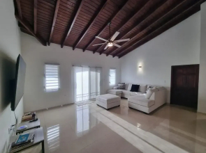 Condo With Pool - Sleeps 8 & bbq Facilities