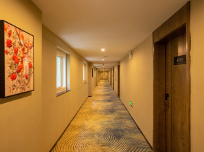 Tuke China Light Residence Hotel (Luoyang Railway Station Yingtian Store)(途客中国轻居酒店（洛阳火车站应天门店）)